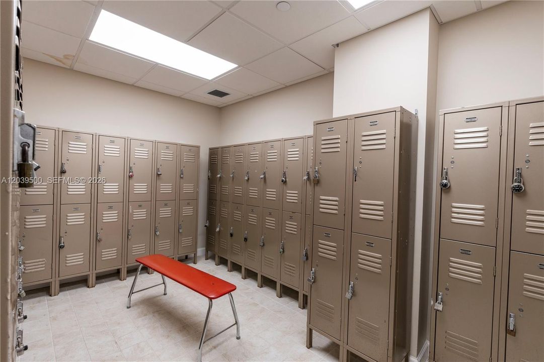 For Sale: $469,000 (1 beds, 1 baths, 900 Square Feet)