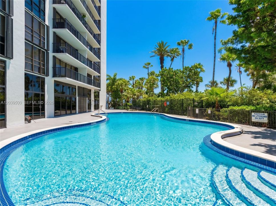 For Sale: $469,000 (1 beds, 1 baths, 900 Square Feet)