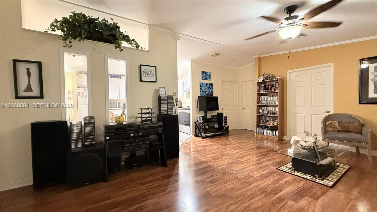 En Venta: $298,900 (3 camas, 2 baños, 1268 Pies cuadrados)