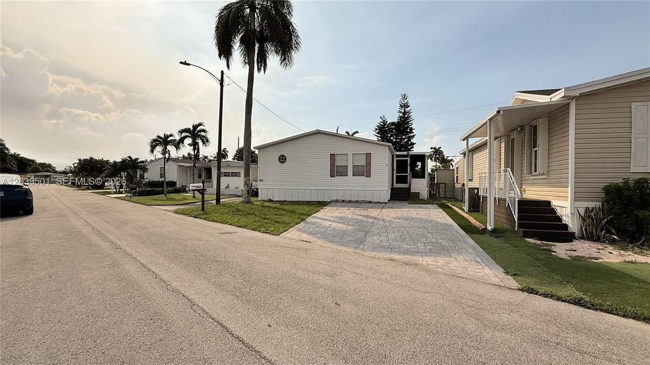 En Venta: $298,900 (3 camas, 2 baños, 1268 Pies cuadrados)