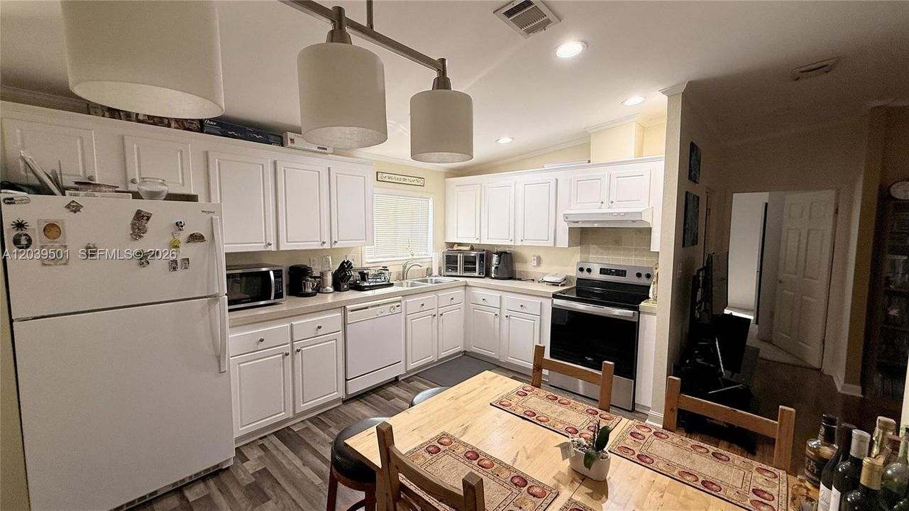 En Venta: $298,900 (3 camas, 2 baños, 1268 Pies cuadrados)