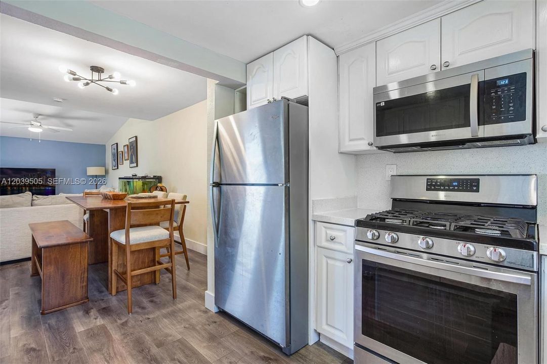 For Sale: $509,000 (3 beds, 2 baths, 1378 Square Feet)