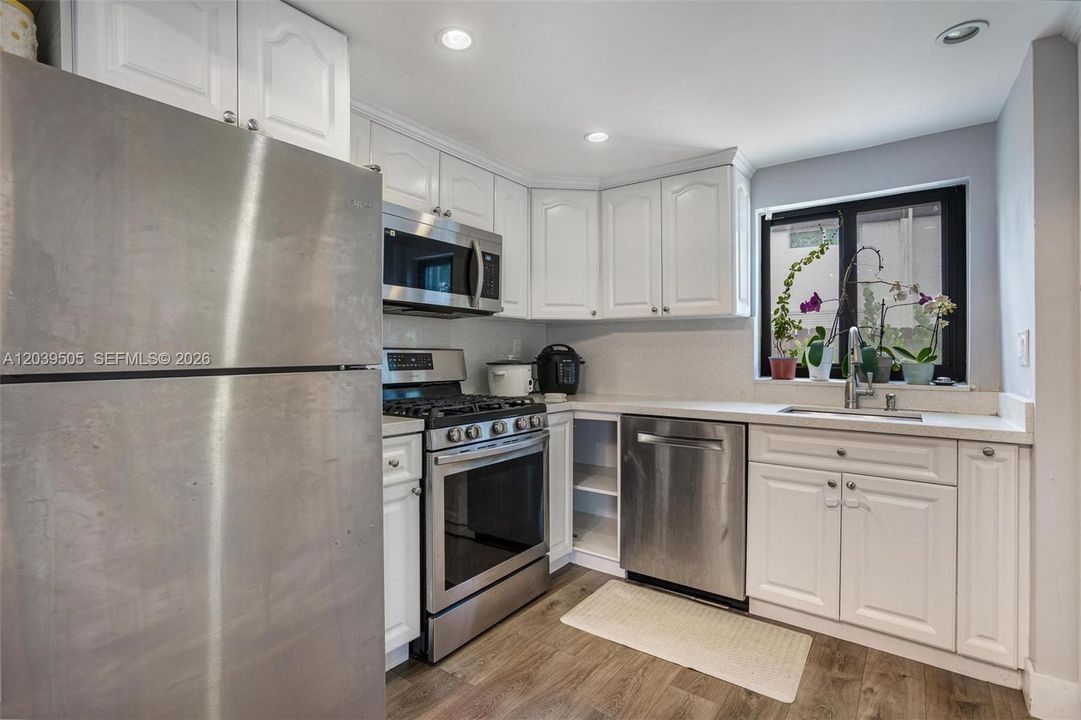 For Sale: $509,000 (3 beds, 2 baths, 1378 Square Feet)