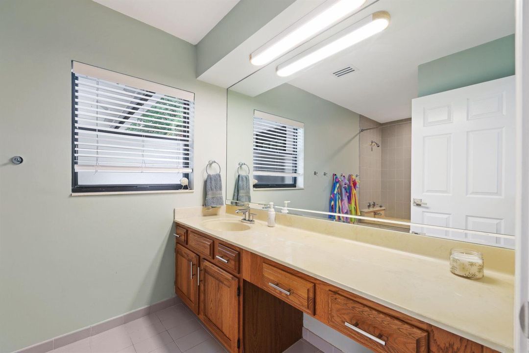 Full bathroom #3