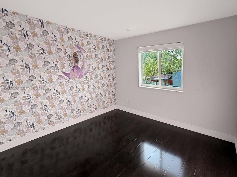 For Rent: $3,800 (5 beds, 3 baths, 1906 Square Feet)