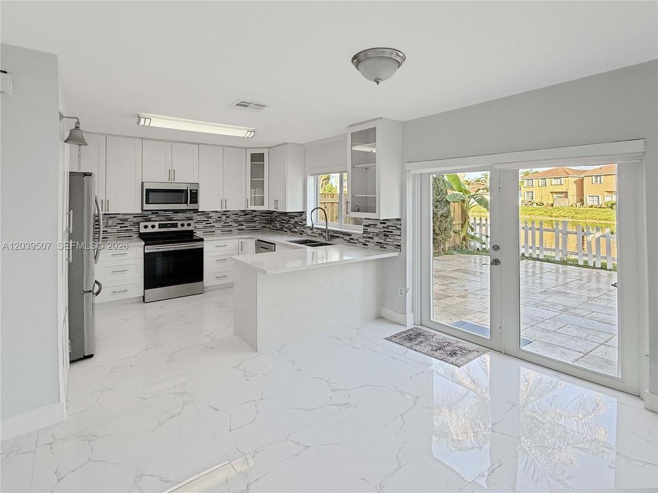 For Rent: $3,800 (5 beds, 3 baths, 1906 Square Feet)