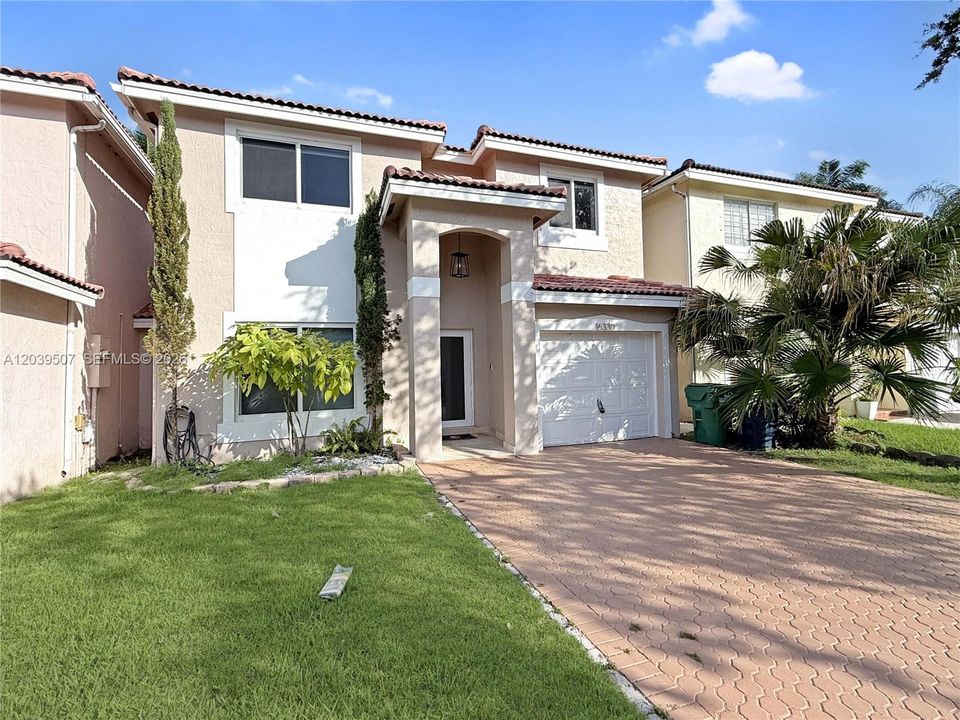 For Rent: $3,800 (5 beds, 3 baths, 1906 Square Feet)