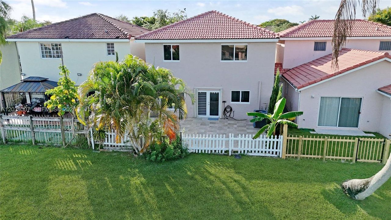 For Rent: $3,800 (5 beds, 3 baths, 1906 Square Feet)