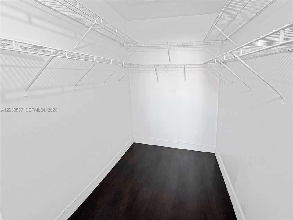 For Rent: $3,800 (5 beds, 3 baths, 1906 Square Feet)