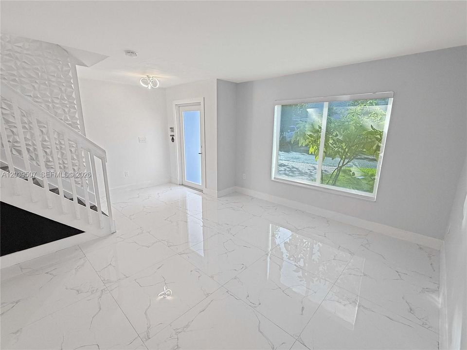 For Rent: $3,800 (5 beds, 3 baths, 1906 Square Feet)