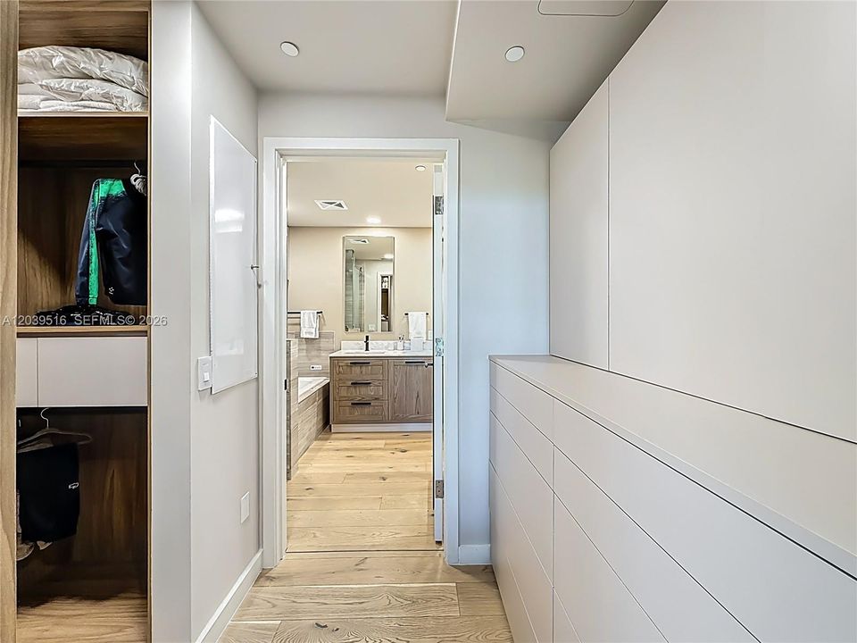 В аренду: $18,000 (2 спален, 3 ванн, 1542 Квадратных фут)