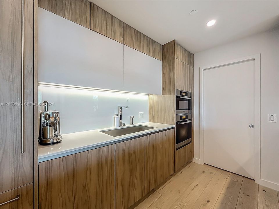 В аренду: $18,000 (2 спален, 3 ванн, 1542 Квадратных фут)
