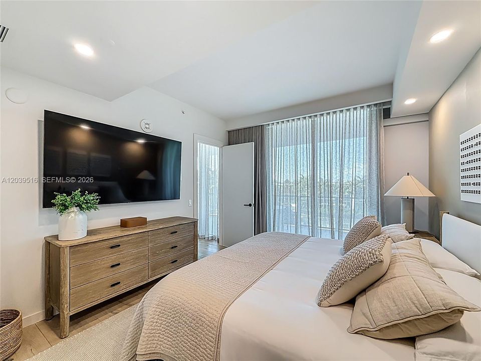 В аренду: $18,000 (2 спален, 3 ванн, 1542 Квадратных фут)