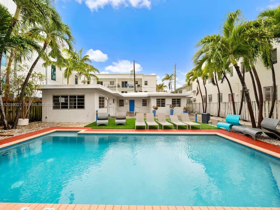 For Rent: $2,500 (1 beds, 1 baths, 550 Square Feet)