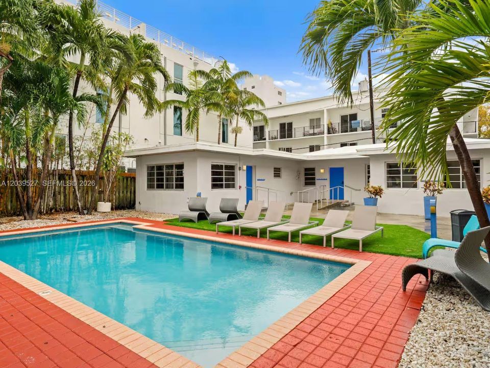 For Rent: $2,500 (1 beds, 1 baths, 550 Square Feet)