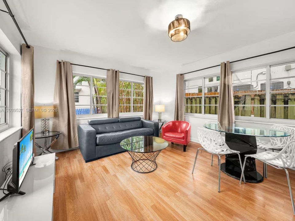 For Rent: $2,500 (1 beds, 1 baths, 550 Square Feet)