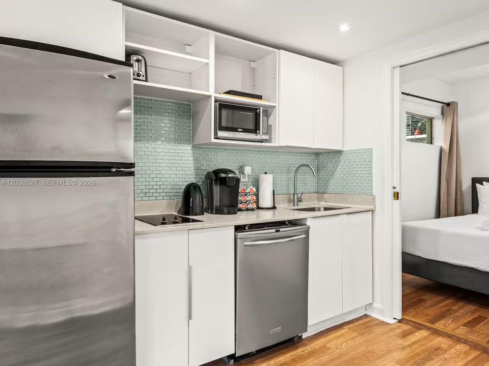 For Rent: $2,500 (1 beds, 1 baths, 550 Square Feet)