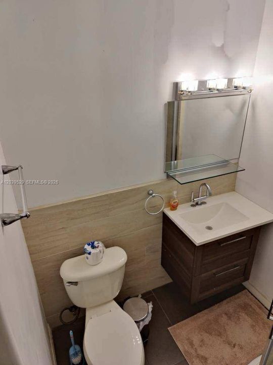 En Renta: $1,375 (0 camas, 1 baños, 1429 Pies cuadrados)