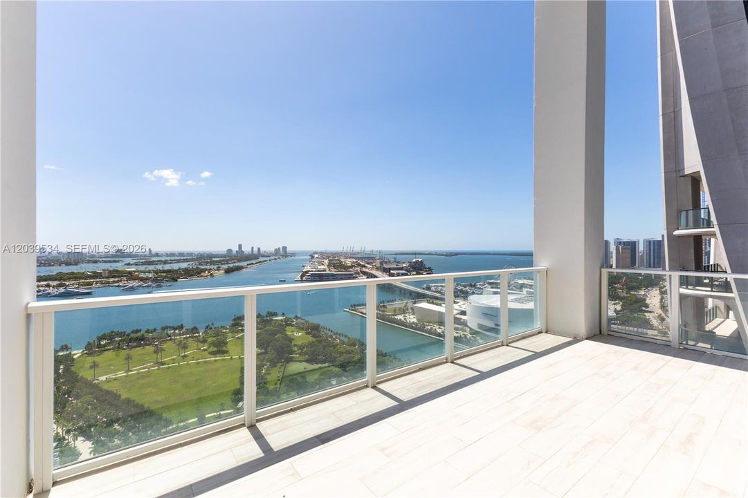 For Sale: $1,750,000 (2 beds, 2 baths, 1735 Square Feet)