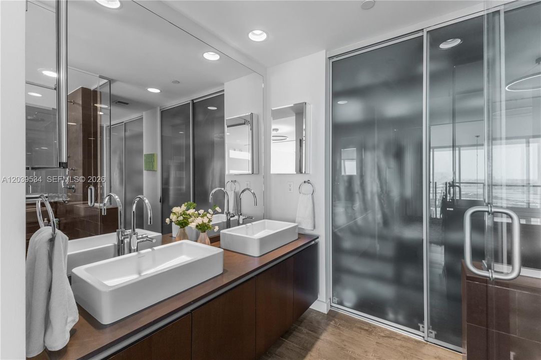 For Sale: $1,750,000 (2 beds, 2 baths, 1735 Square Feet)