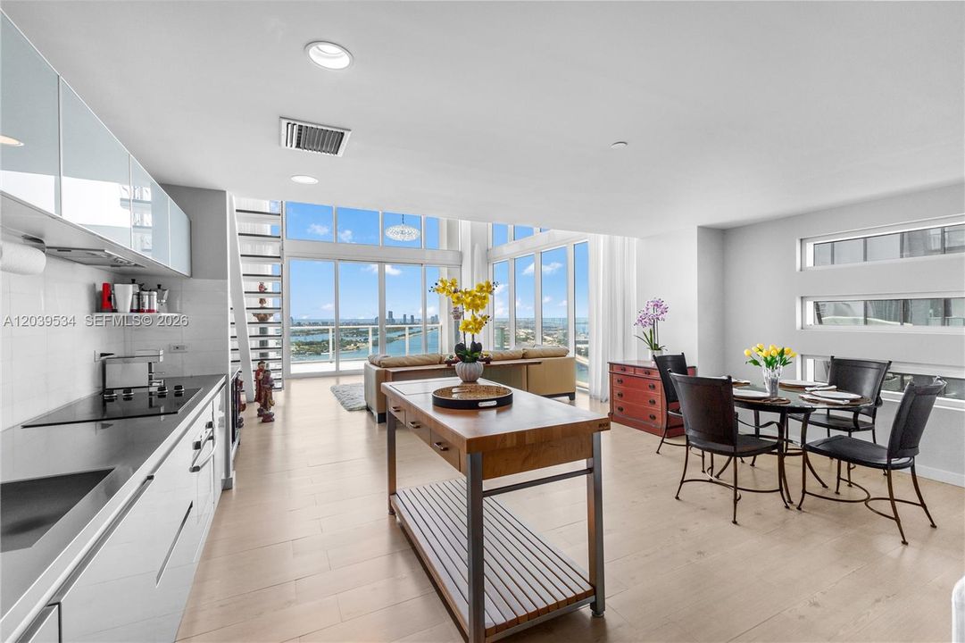 For Sale: $1,750,000 (2 beds, 2 baths, 1735 Square Feet)