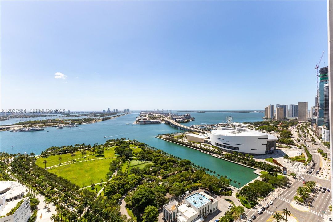 For Sale: $1,750,000 (2 beds, 2 baths, 1735 Square Feet)
