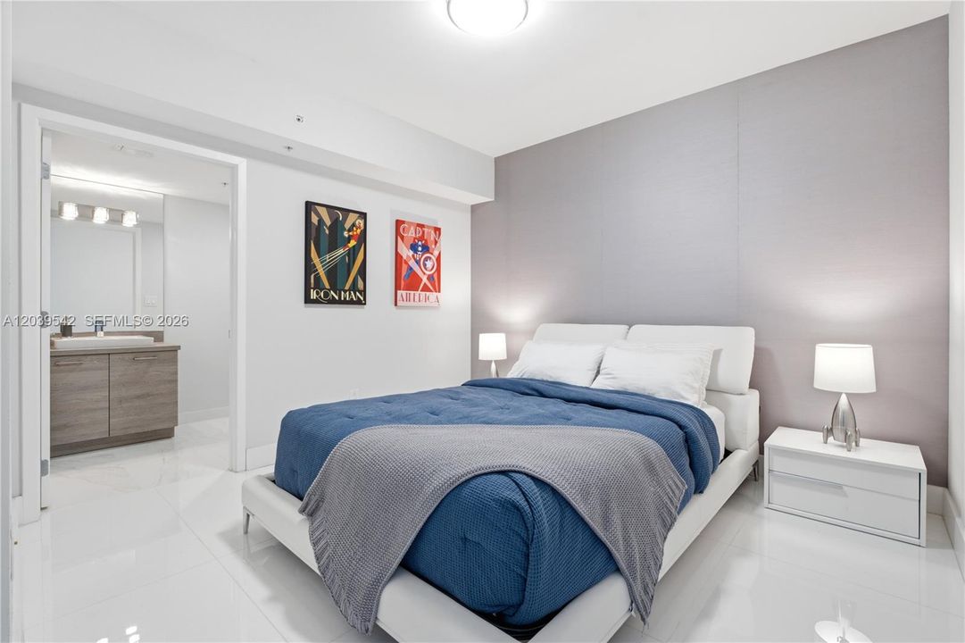 For Sale: $1,050,000 (2 beds, 3 baths, 1553 Square Feet)
