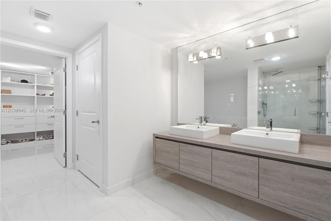 For Sale: $1,050,000 (2 beds, 3 baths, 1553 Square Feet)