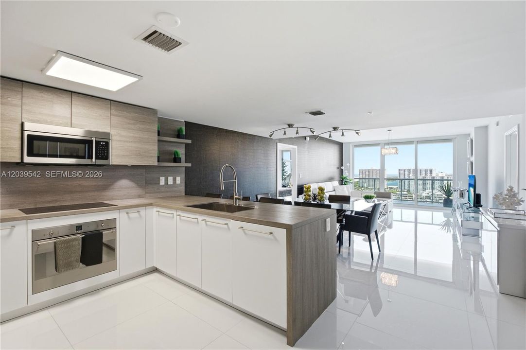 For Sale: $1,050,000 (2 beds, 3 baths, 1553 Square Feet)
