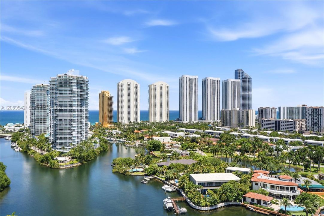 For Sale: $1,050,000 (2 beds, 3 baths, 1553 Square Feet)