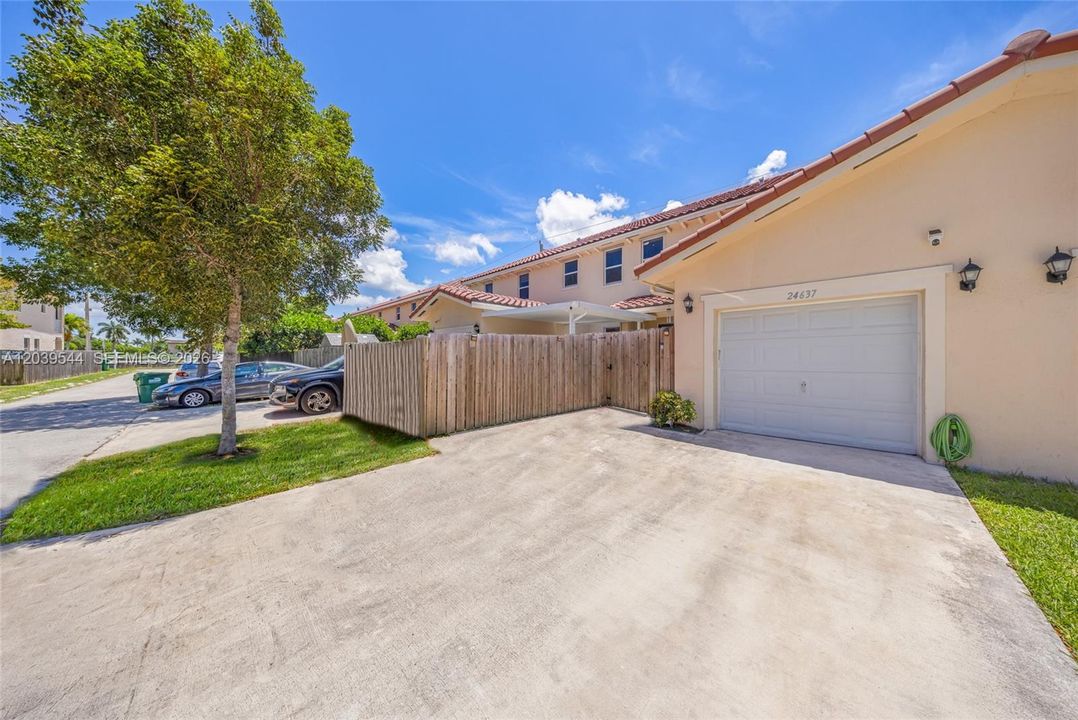 For Sale: $424,000 (4 beds, 3 baths, 1728 Square Feet)