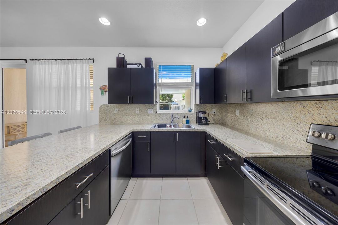 For Sale: $424,000 (4 beds, 3 baths, 1728 Square Feet)