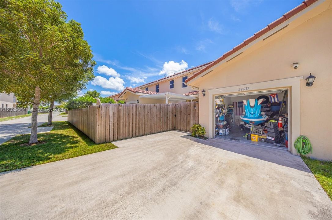 For Sale: $424,000 (4 beds, 3 baths, 1728 Square Feet)