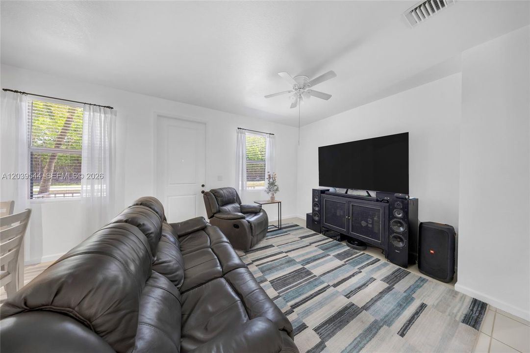 For Sale: $424,000 (4 beds, 3 baths, 1728 Square Feet)