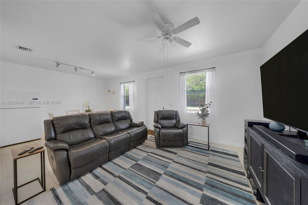 For Sale: $424,000 (4 beds, 3 baths, 1728 Square Feet)