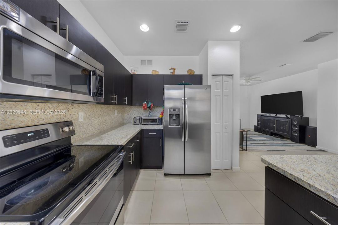 For Sale: $424,000 (4 beds, 3 baths, 1728 Square Feet)