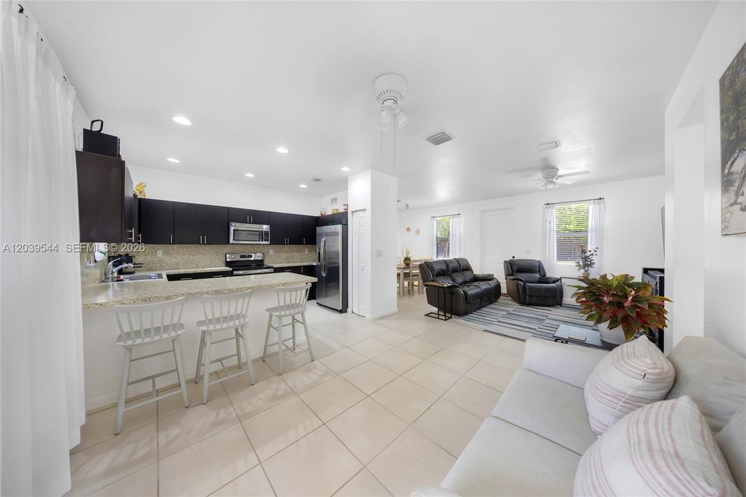 For Sale: $424,000 (4 beds, 3 baths, 1728 Square Feet)