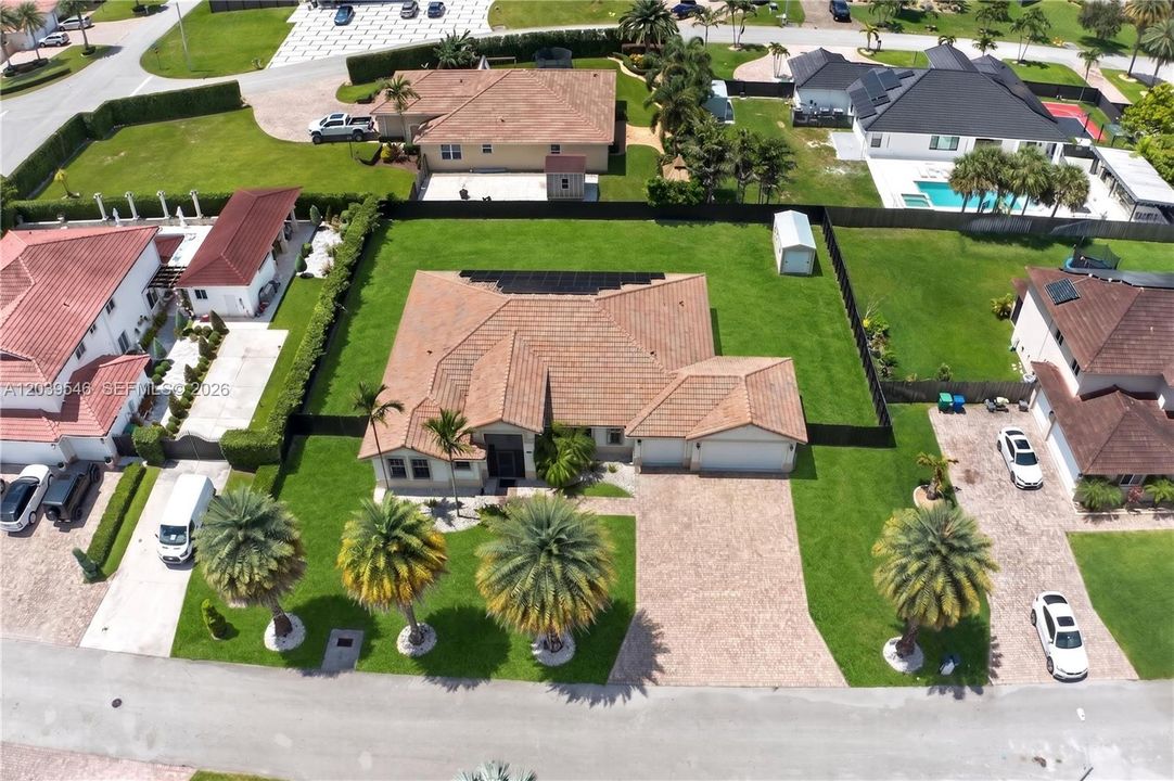 For Sale: $925,000 (4 beds, 3 baths, 2703 Square Feet)