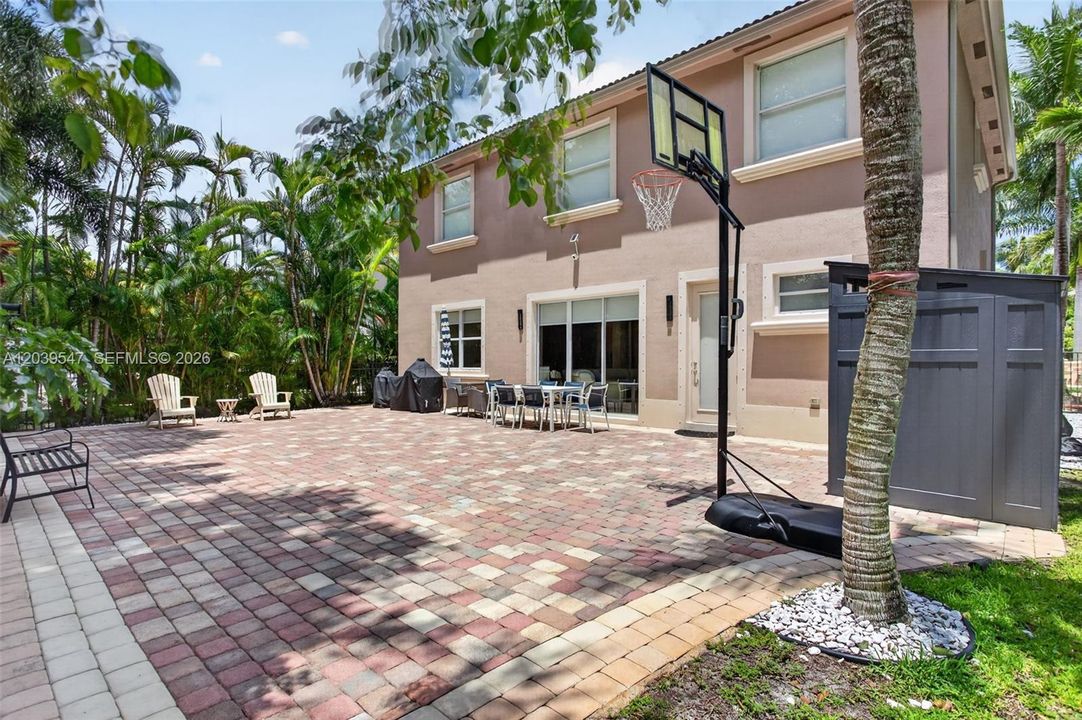 For Sale: $760,000 (4 beds, 3 baths, 2538 Square Feet)