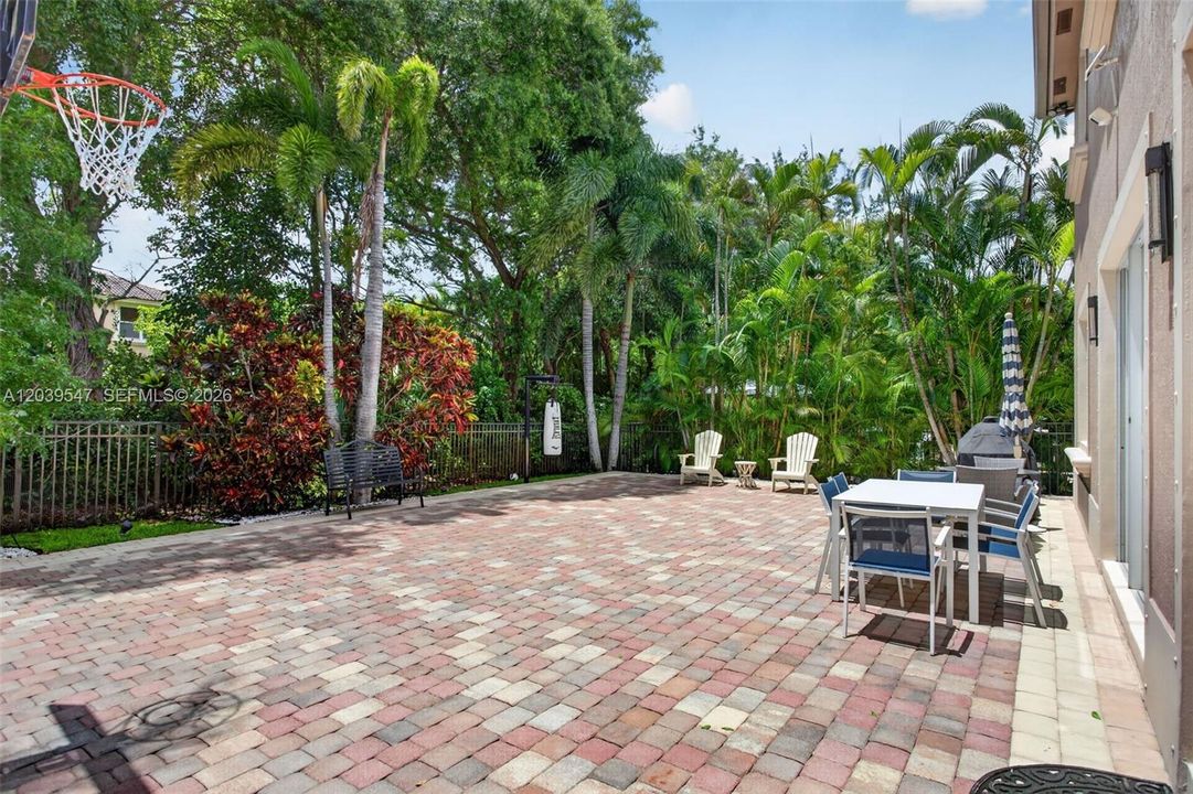 For Sale: $760,000 (4 beds, 3 baths, 2538 Square Feet)