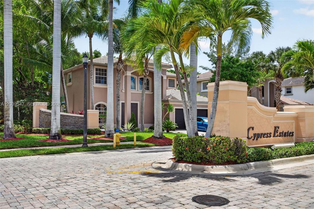 For Sale: $760,000 (4 beds, 3 baths, 2538 Square Feet)
