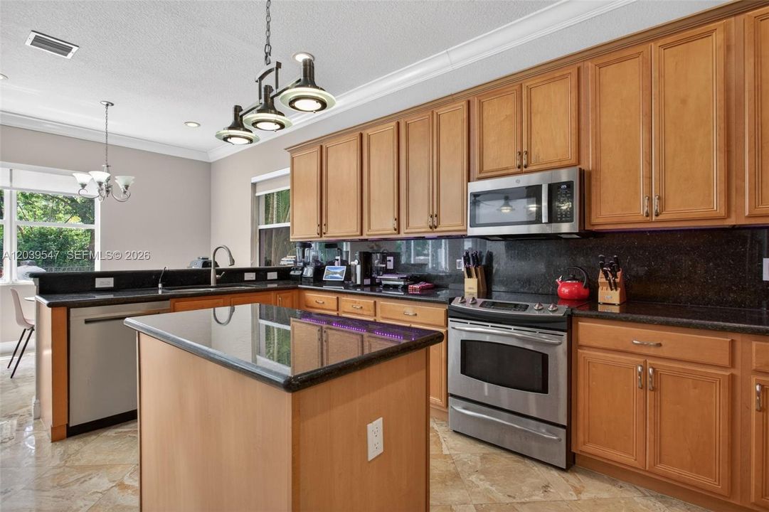 For Sale: $760,000 (4 beds, 3 baths, 2538 Square Feet)