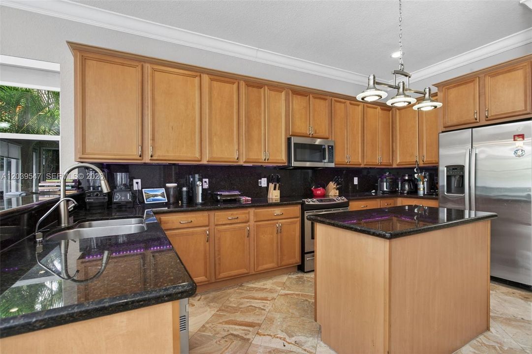 For Sale: $760,000 (4 beds, 3 baths, 2538 Square Feet)