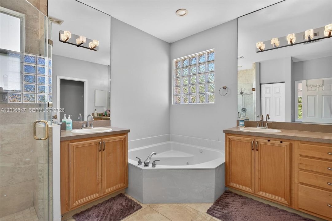 For Sale: $760,000 (4 beds, 3 baths, 2538 Square Feet)