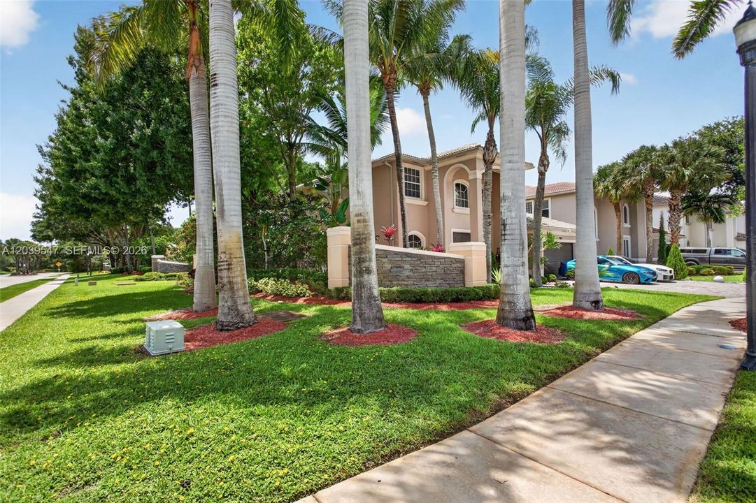 For Sale: $760,000 (4 beds, 3 baths, 2538 Square Feet)