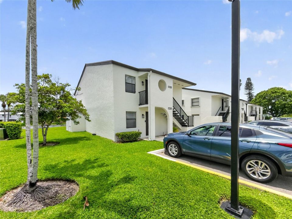 For Rent: $2,300 (2 beds, 2 baths, 980 Square Feet)
