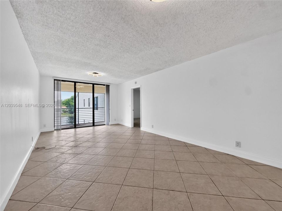 For Rent: $2,300 (2 beds, 2 baths, 980 Square Feet)
