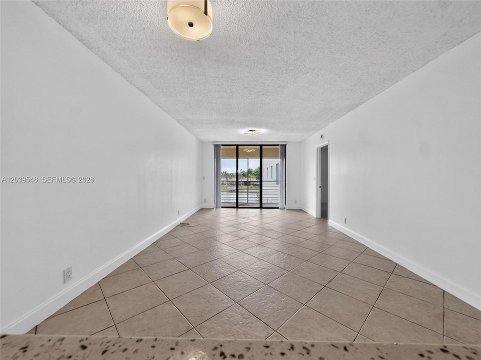 For Rent: $2,300 (2 beds, 2 baths, 980 Square Feet)
