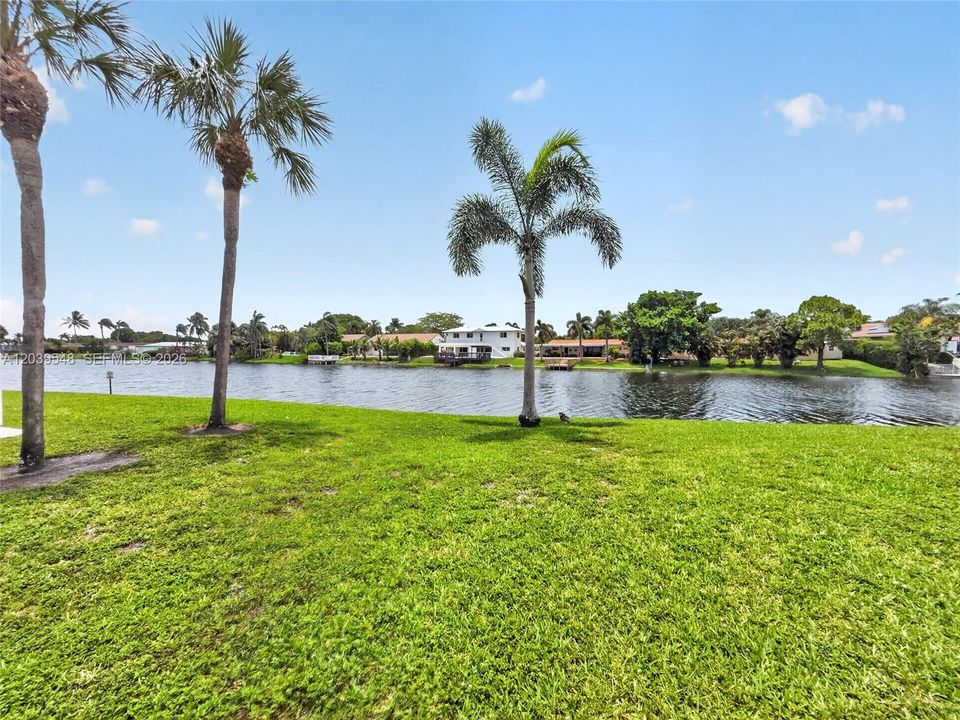 For Rent: $2,300 (2 beds, 2 baths, 980 Square Feet)