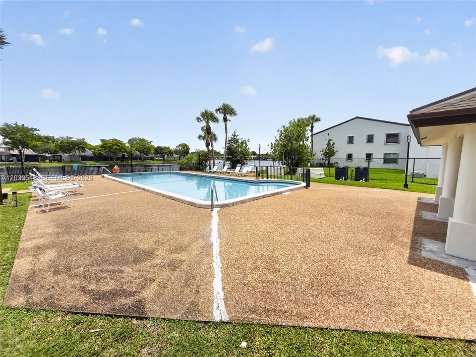 For Rent: $2,300 (2 beds, 2 baths, 980 Square Feet)